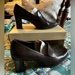 Beautiful chocolate brown heels.